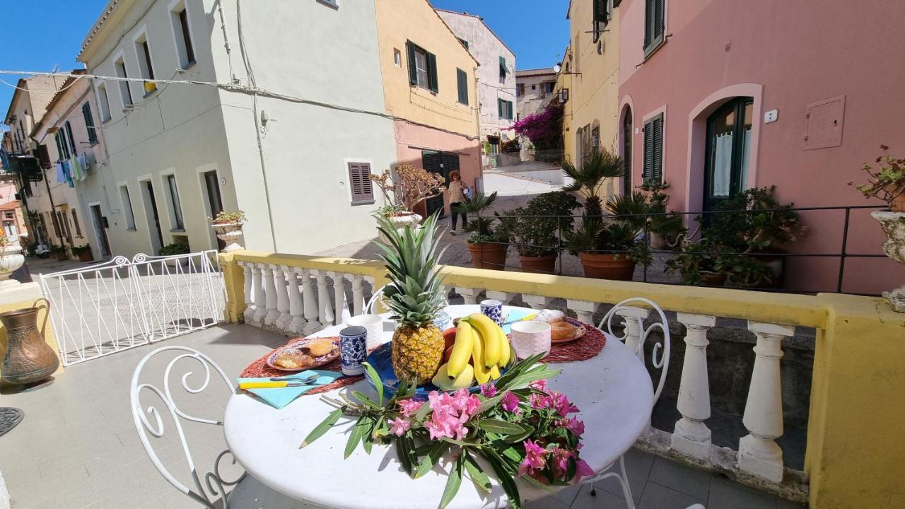 La Terrazza Nel Cuore Di Capoliveri ภายนอก รูปภาพ